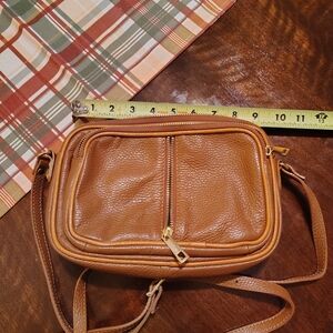 Elegant Tan Leather Crossbody Bag